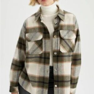 ZARA Wool Blend Plaid Tartan
Overshirt Jacket Shirt button up size S
